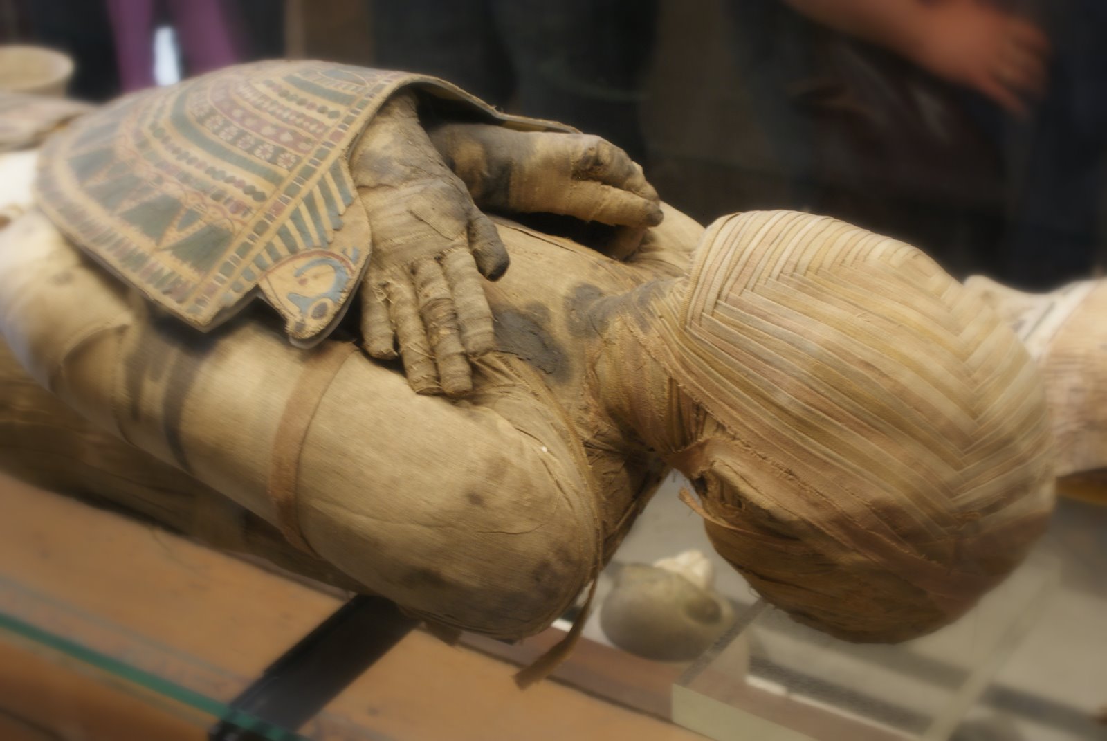 Momie recouverte de ses “cartonnages” – époque ptolémaïque, IIIe – IIe siècle avant J.-C.