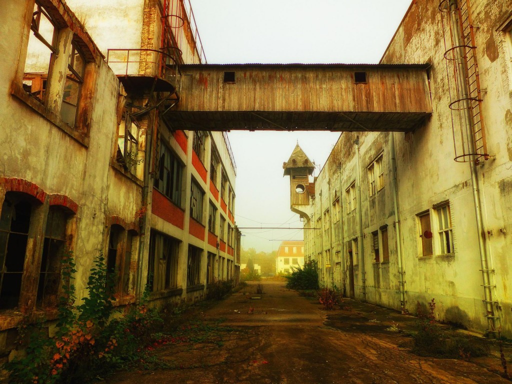 Vue imaginaire de la Grande Galerie du Louvre en ruines "BTT Urbex" par Vincent Huguenin (Wipplay.com)